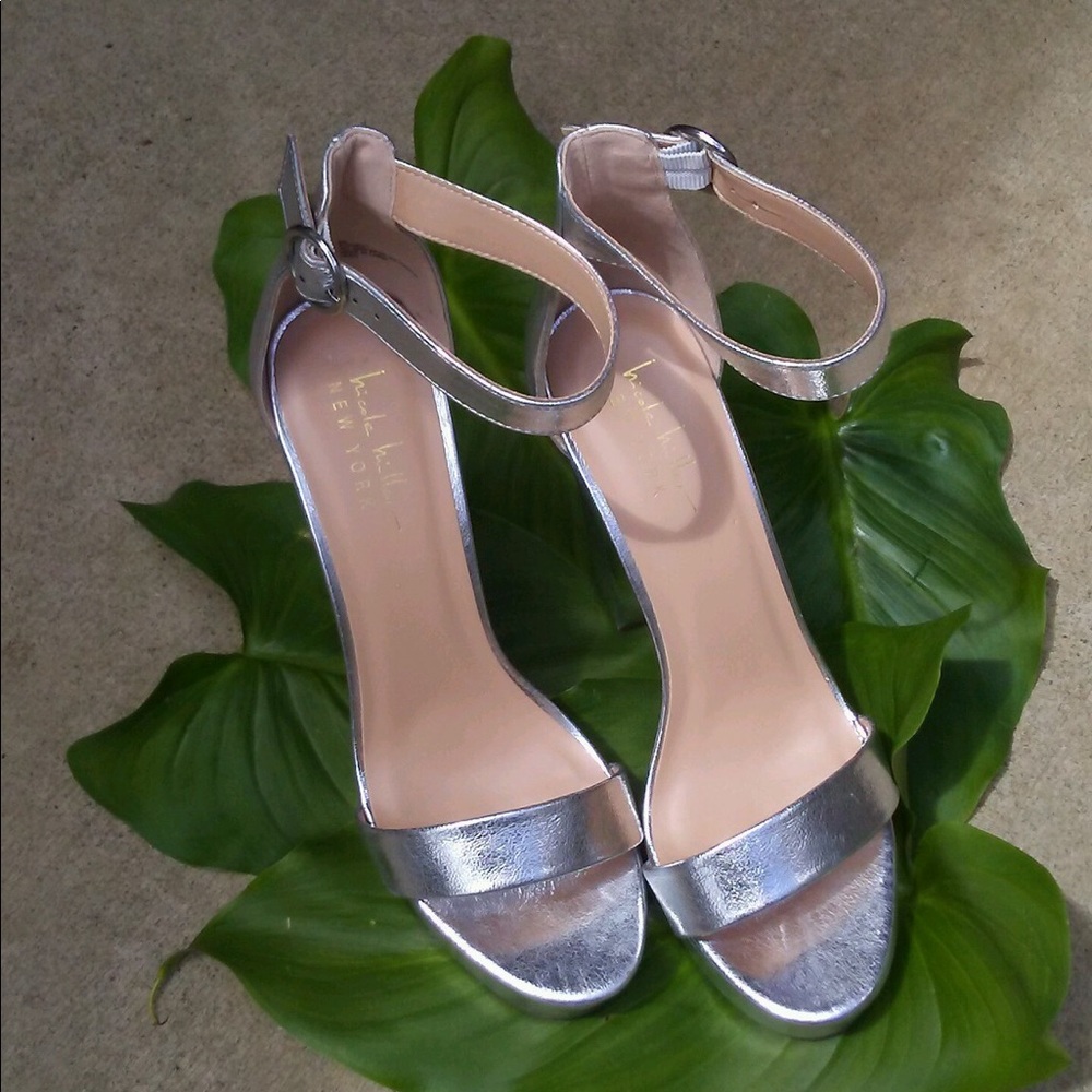 NWOT Nicole Miller metallic platforms. - Picture 2 of 5